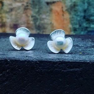 Sterling silver pearl studs flower earrings studs
